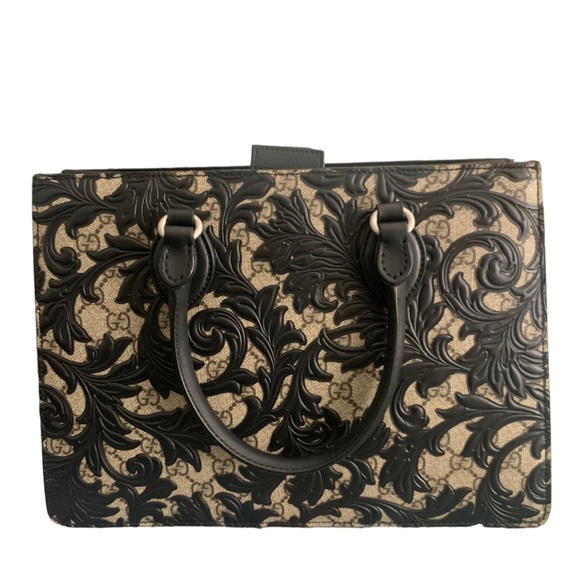 Gucci Convertible Gusset Tote
Arabesque GG Coated Canvas... - Picture 5 of 12